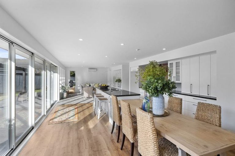 Photo of property in 14 Donovan Place, Aidanfield, Christchurch, 8025