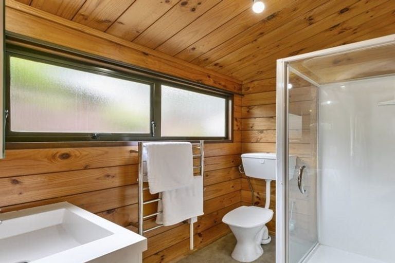 Photo of property in 87 Allington Road, Karori, Wellington, 6012