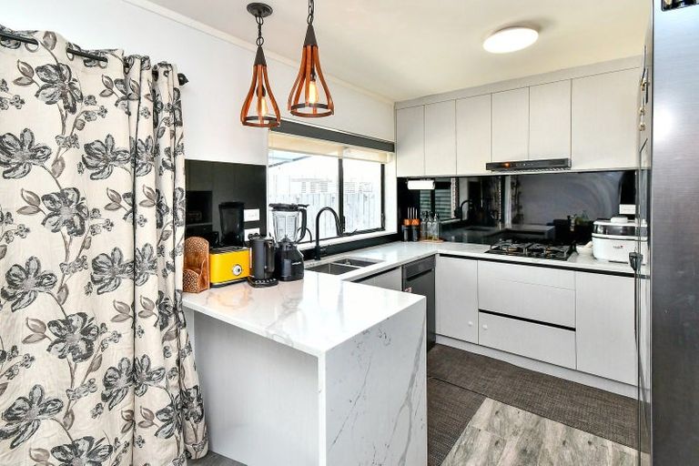 Photo of property in 21 Rosemead Place, Randwick Park, Auckland, 2105