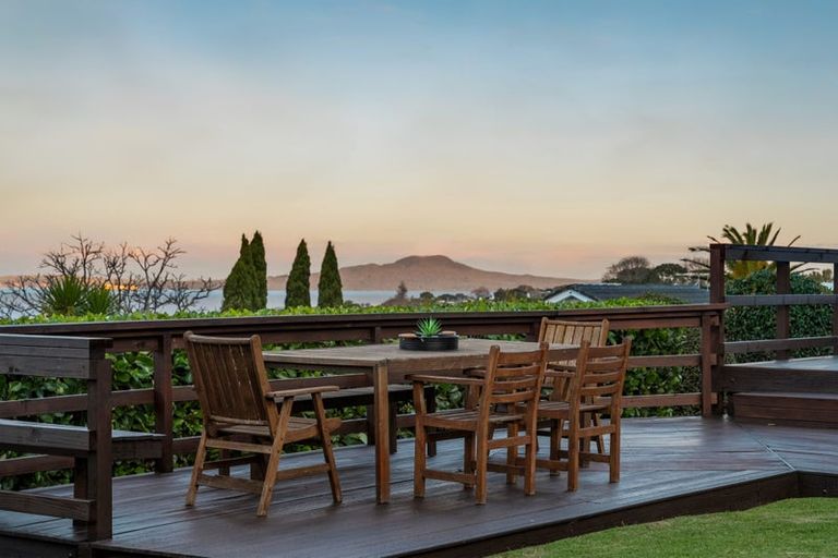 Photo of property in 22 Calypso Place, Rothesay Bay, Auckland, 0630