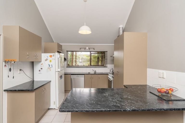 Photo of property in 17 Kentucky Crescent, Nawton, Hamilton, 3200