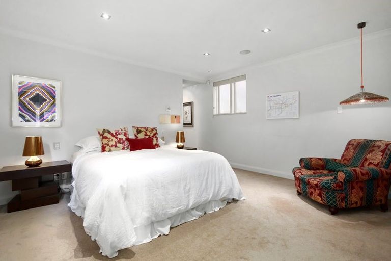 Photo of property in 27 Moir Street, Mount Victoria, Wellington, 6011