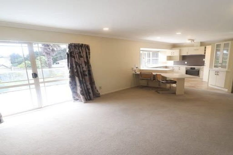 Photo of property in 6 Silkwood Grove, Totara Heights, Auckland, 2105