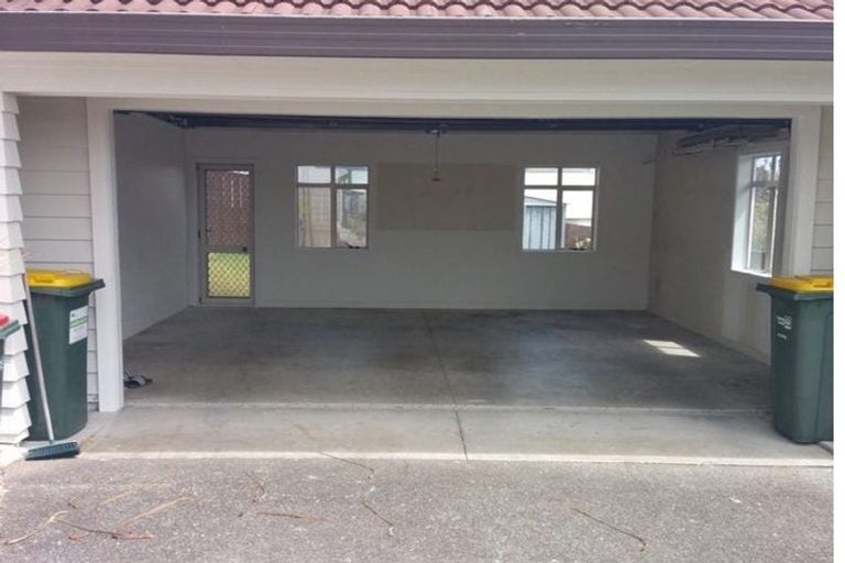 Photo of property in 6 Ponderosa Drive, Oteha, Auckland, 0632