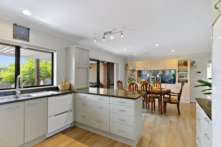 Photo of property in 9 Mohill Place, East Tamaki Heights, Auckland, 2016