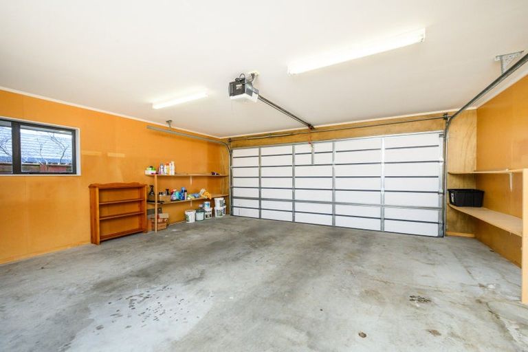 Photo of property in 6 Ron Place, Fitzherbert, Palmerston North, 4410