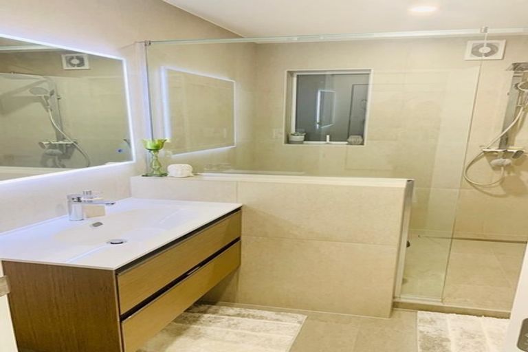 Photo of property in 10a Glenfield Road, Birkenhead, Auckland, 0626