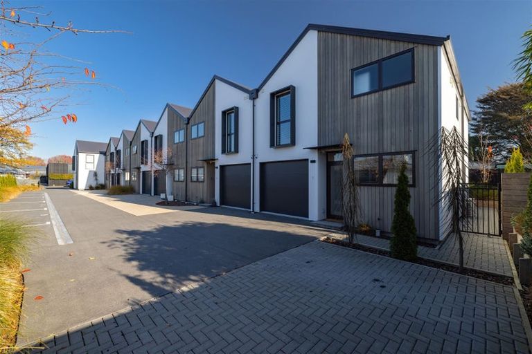 Photo of property in 7/9 Edgeware Road, St Albans, Christchurch, 8014