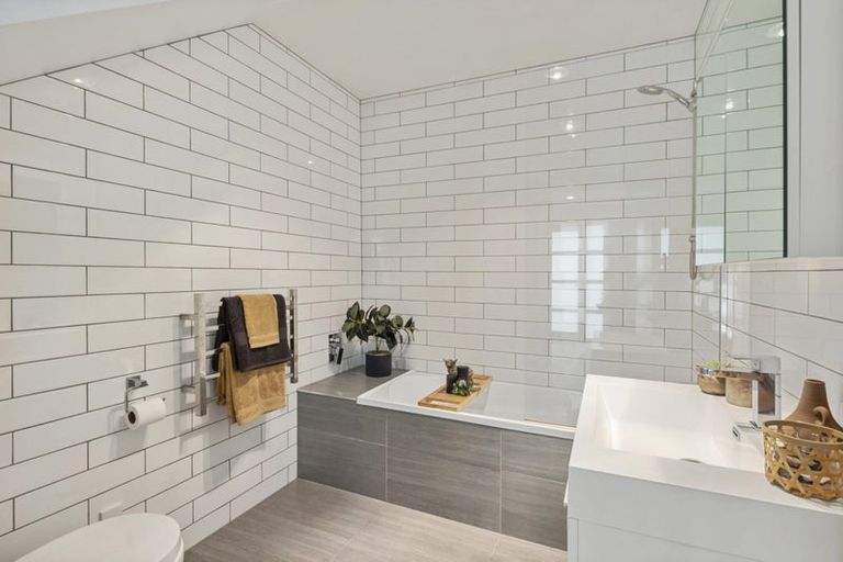 Photo of property in 31 Cresswell Place, Johnsonville, Wellington, 6037