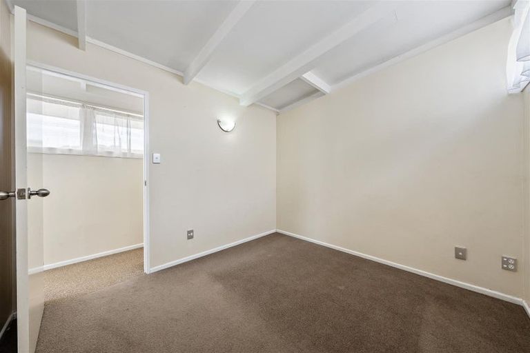 Photo of property in 2/127 Seabrook Avenue, New Lynn, Auckland, 0600