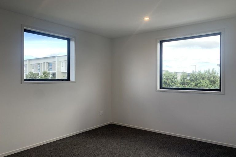 Photo of property in 70 Glidepath Road, Hobsonville, Auckland, 0616