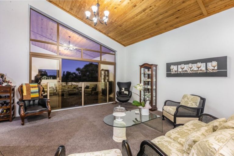 Photo of property in 215 Shaw Road, Titirangi, Auckland, 0604