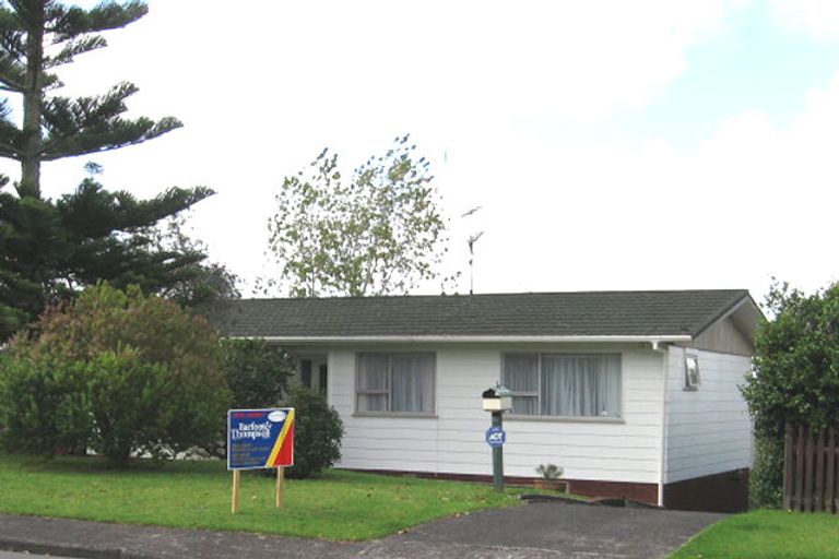 Photo of property in 33 Pipitea Place, Massey, Auckland, 0614