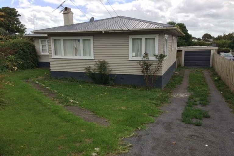 Photo of property in 13 Christmas Road, Manurewa, Auckland, 2102