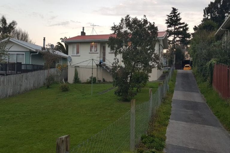 Photo of property in 40 Tahi Terrace, Glen Eden, Auckland, 0602