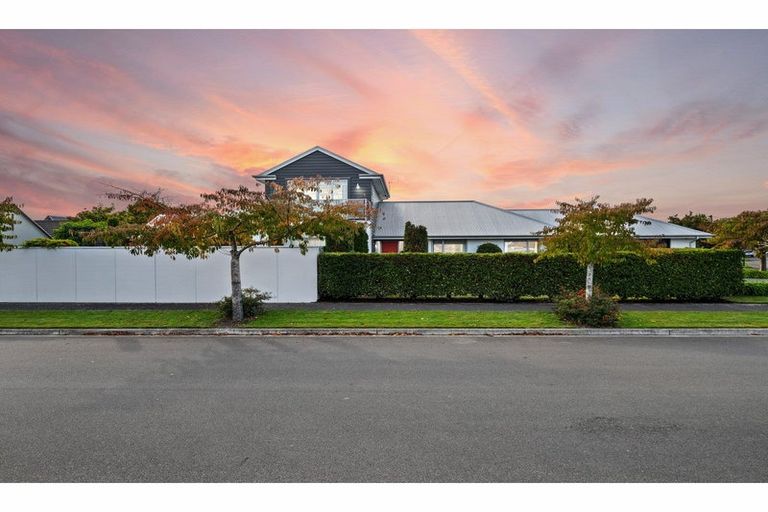 Photo of property in 12 Springwater Avenue, Northwood, Christchurch, 8051