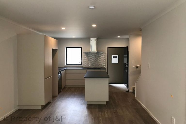 Photo of property in 14/9u Surrey Street, Tawa, Wellington, 5028