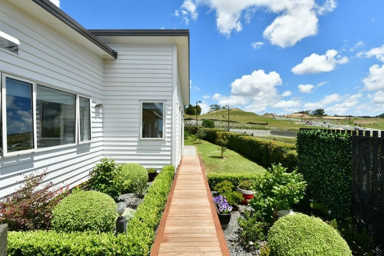 Photo of property in 19 Maka Terrace, Orewa, 0931