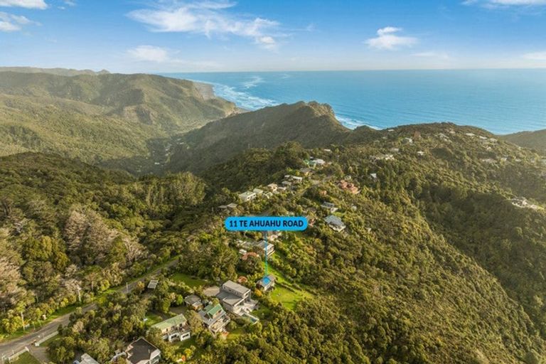 Photo of property in 11 Te Ahuahu Road, Piha, New Lynn, 0772