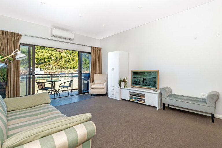 Photo of property in 211/2 Reads Quay, Gisborne, 4010