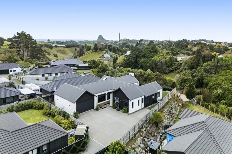 Photo of property in 28 Honeyfield Drive, Whalers Gate, New Plymouth, 4310