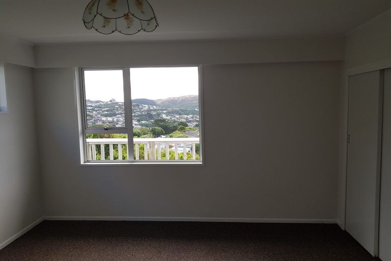 Photo of property in 28-28b Jane Grove, Paparangi, Wellington, 6037