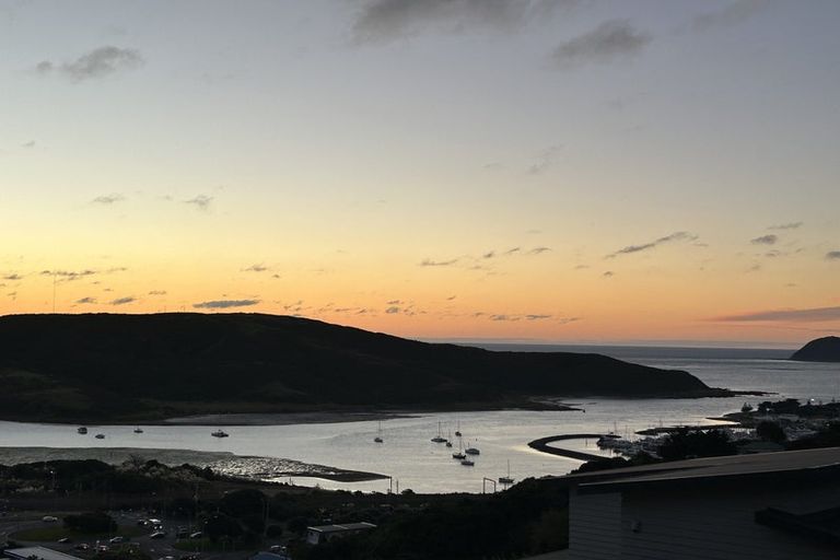 Photo of property in 14b Kahu Road, Paremata, Porirua, 5024