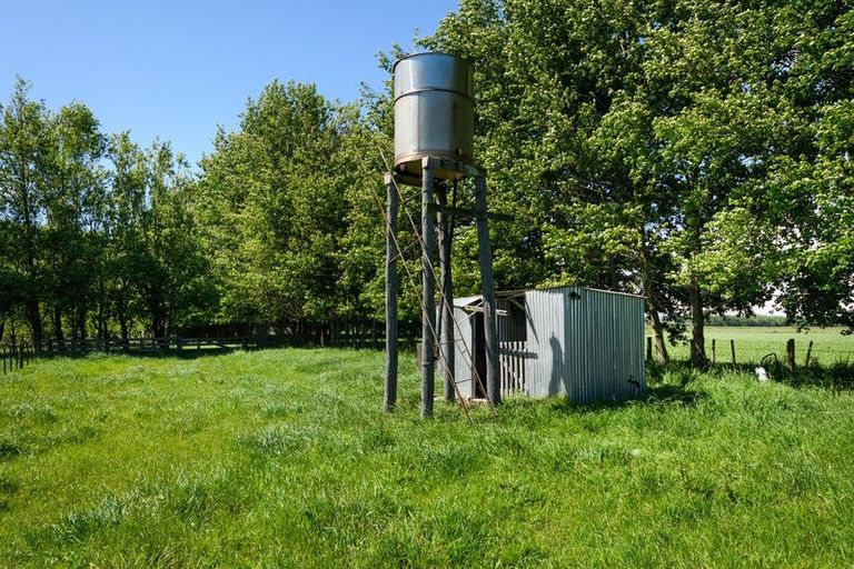 Photo of property in 991 Parewanui Road, Parewanui, Bulls, 4894