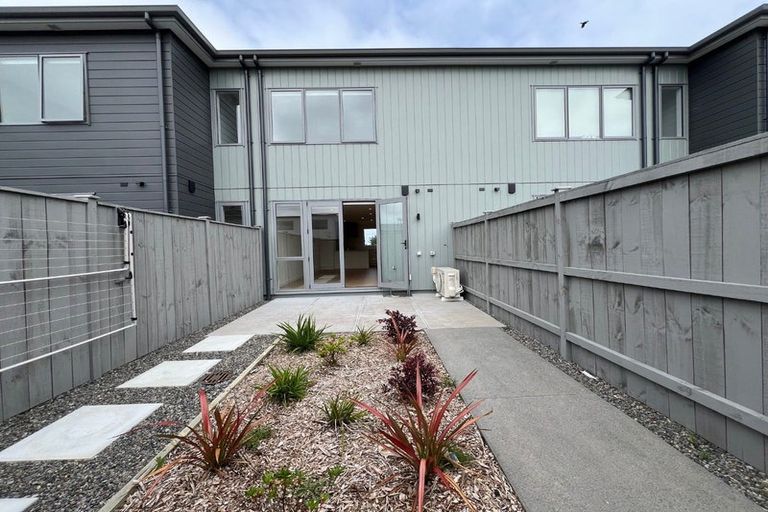 Photo of property in 10 Park Green Avenue, Rosehill, 2113