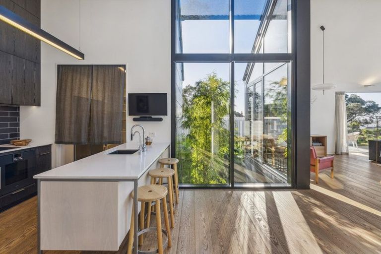 Photo of property in 22 Bridge View Road, Birkenhead, Auckland, 0626