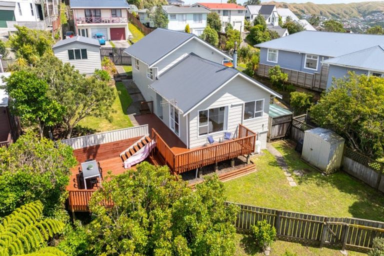 Photo of property in 8 Fitzpatrick Street, Newlands, Wellington, 6037