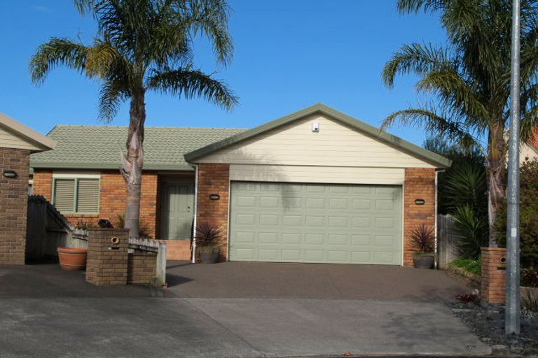 Photo of property in 2/16 Caldbeck Rise, Northpark, Auckland, 2013