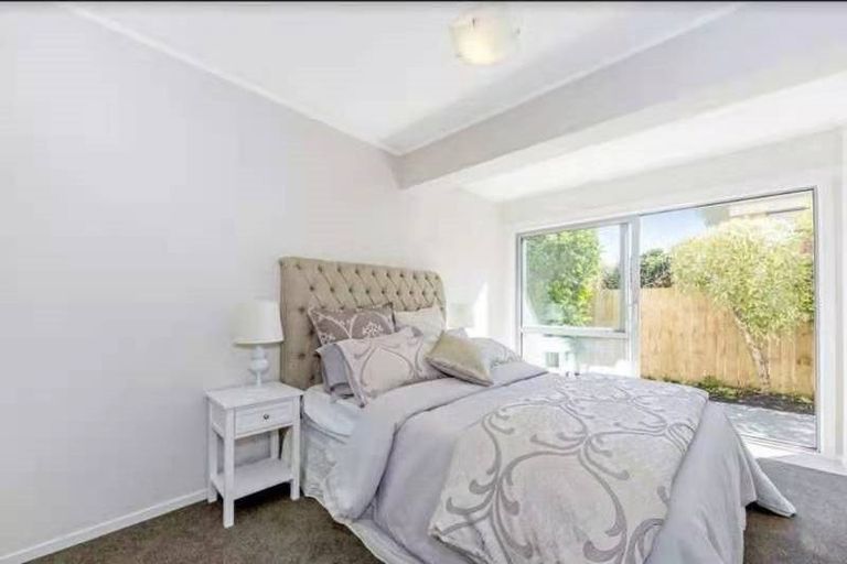 Photo of property in 33 Garadice Road, Rothesay Bay, Auckland, 0630
