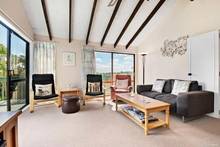 Photo of property in 20 Carole Crescent, Pakuranga, Auckland, 2010