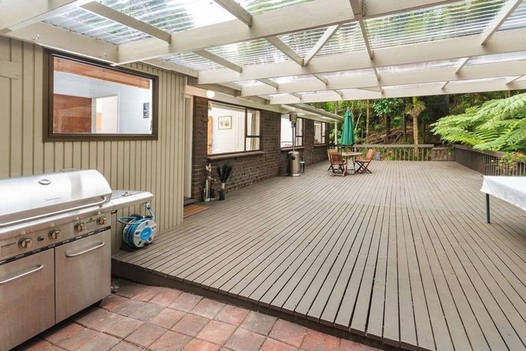 Photo of property in 130 Otitori Bay Road, Titirangi, Auckland, 0604