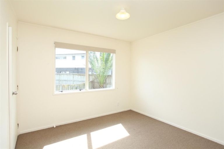Photo of property in 2/62 Walworth Avenue, Pakuranga Heights, Auckland, 2010