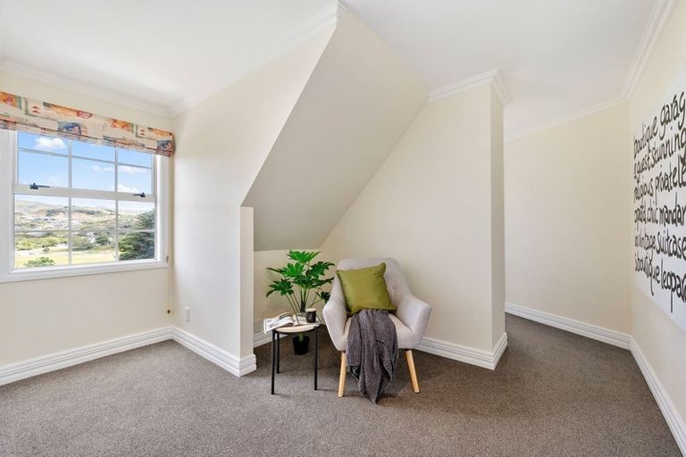 Photo of property in 24 Saunders Close, Whitby, Porirua, 5024