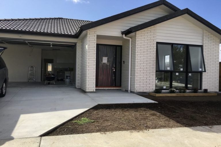 Photo of property in 6 Fjord Way, Karaka, Papakura, 2113