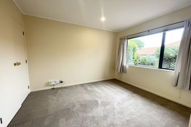 Photo of property in 14 Gillett Place, Botany Downs, Auckland, 2014