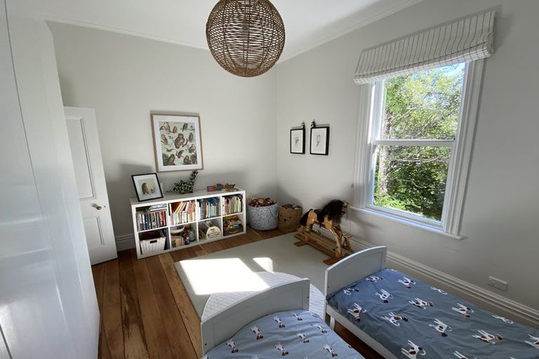 Photo of property in 26 West Road, Northland, Wellington, 6012