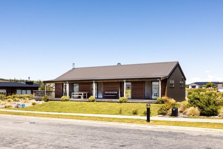 Photo of property in 4 Rodman Lane, Lake Tekapo, 7999