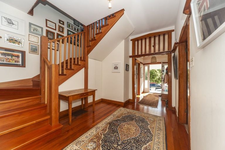 Photo of property in 19 Overtoun Terrace, Hataitai, Wellington, 6021