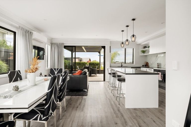 Photo of property in 5 Manotini Way, Pyes Pa, Tauranga, 3112