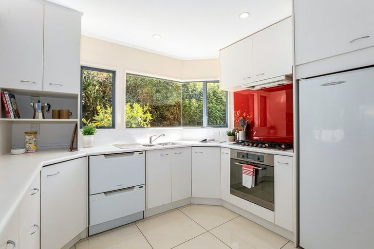 Photo of property in 122 Westchester Drive, Churton Park, Wellington, 6037