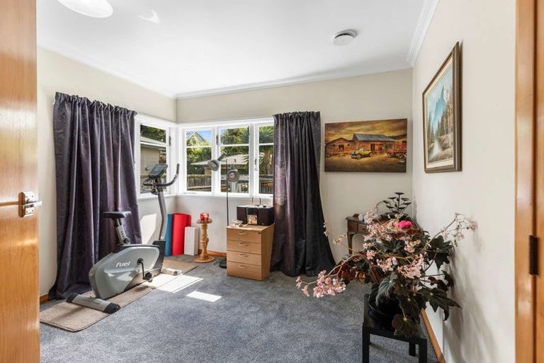 Photo of property in 33 Winston Avenue, Hokowhitu, Palmerston North, 4410