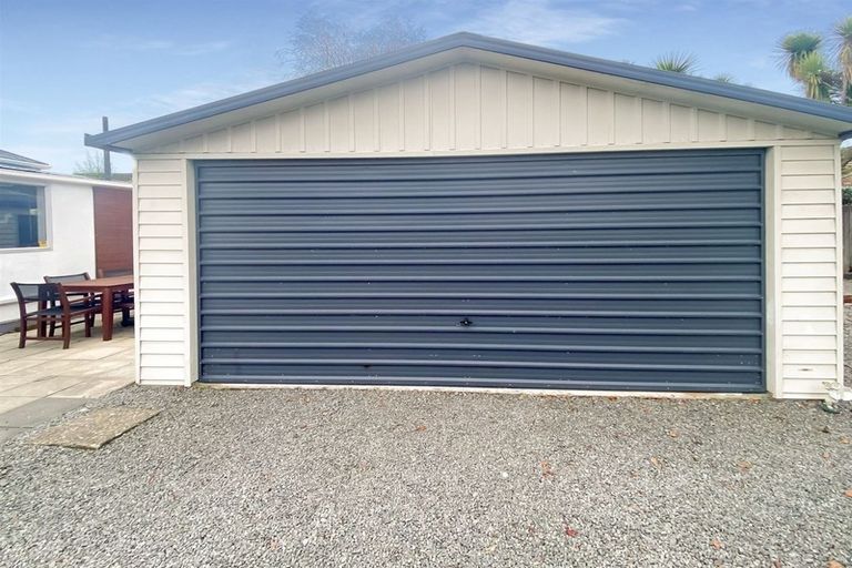 Photo of property in 76 Sandwich Road, Beckenham, Christchurch, 8023