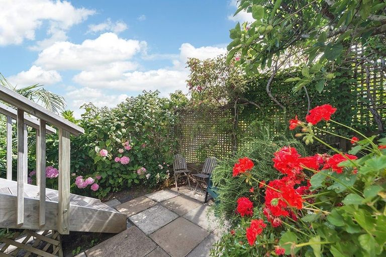 Photo of property in 2/9 Calliope Road, Devonport, Auckland, 0624