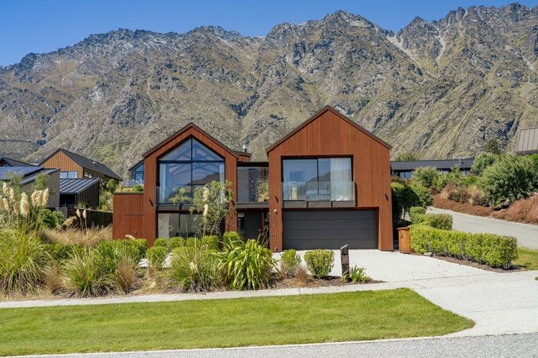 Photo of property in 19 Hackett Road, Jacks Point, Queenstown, 9371