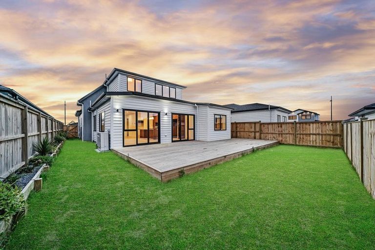 Photo of property in 30 Korowhiti Road, Clarks Beach, 2122