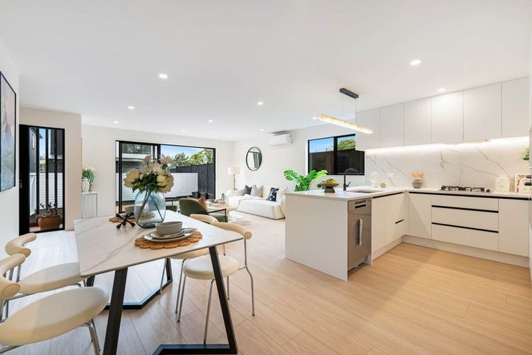Photo of property in 31 Kurnell Drive, Botany Downs, Auckland, 2010